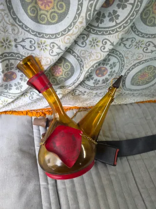 botijo antiguo con caja musical