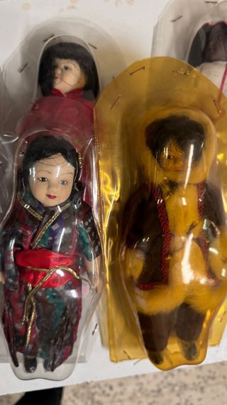 45 bambole in ceramica. Collezione Bambole del Mondo