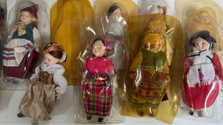 45 bambole in ceramica. Collezione Bambole del Mondo