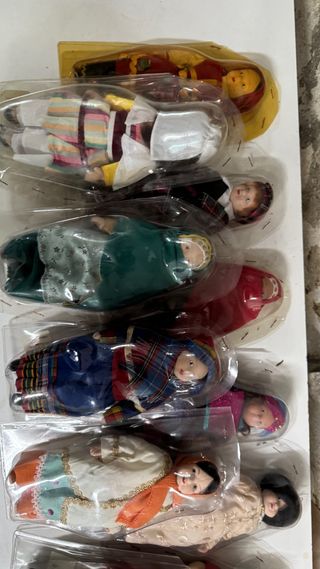 45 bambole in ceramica. Collezione Bambole del Mondo