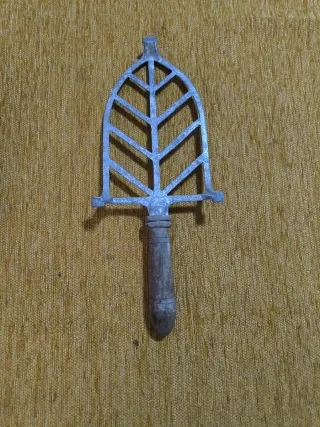 Soporte plancha antiguo hoja metal