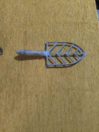 Soporte plancha antiguo hoja metal