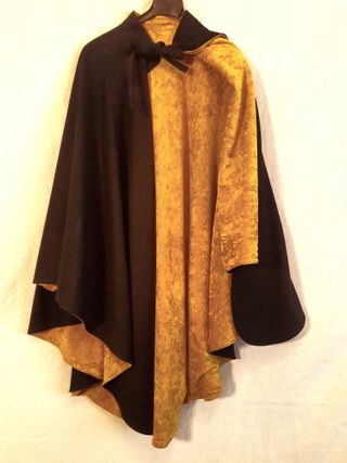 Capa vintage negra y amarilla