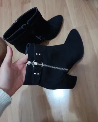 Botines tacón negros con cremallera