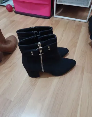 Botines tacón negros con cremallera
