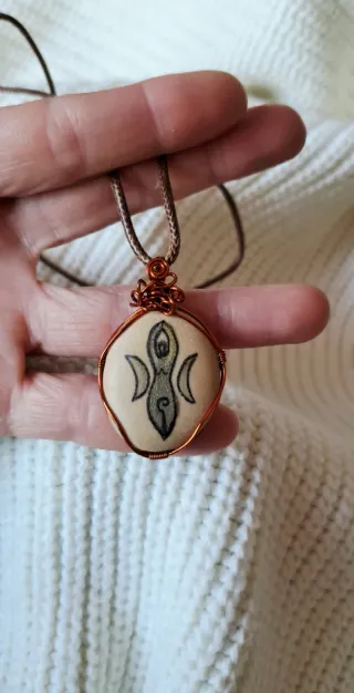 Colgante Diosa Triple Luna Artesanal