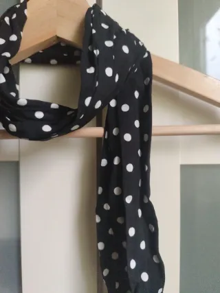 Pañuelo negro lunares blancos