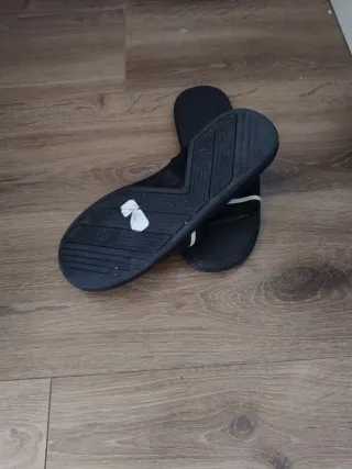 Chanclas Lacoste Negras