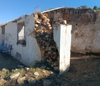 Finca rústica con Cortijo para reformar.