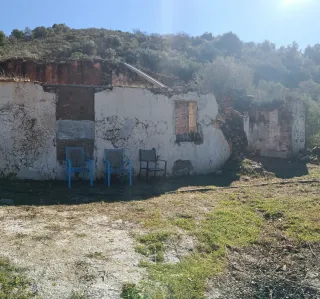 Finca rústica con Cortijo para reformar.