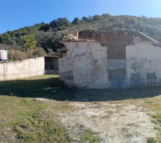 Finca rústica con Cortijo para reformar.