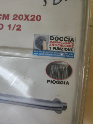 Soffione doccia quadrato in metallo e plastica