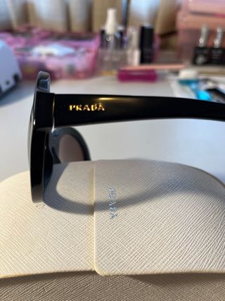 Gafas de sol Prada Ovaladas Negras