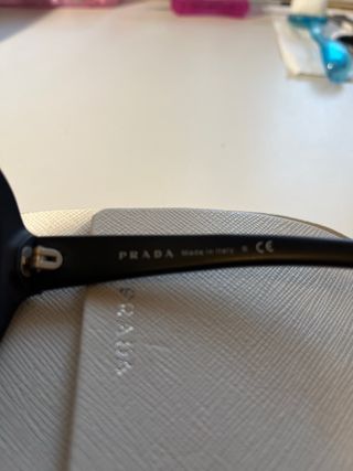 Gafas de sol Prada Ovaladas Negras