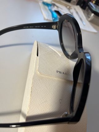 Gafas de sol Prada Ovaladas Negras