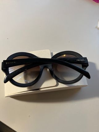 Gafas de sol Prada Ovaladas Negras