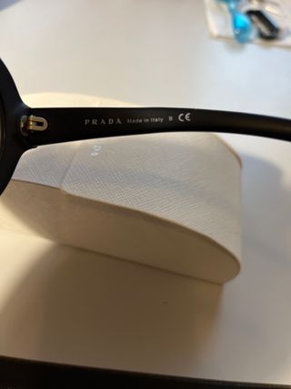 Gafas de sol Prada Ovaladas Negras