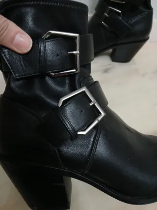 Botines negros de stradivarius