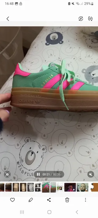 Las zapatillas son Verdes y Rosas sin usar!