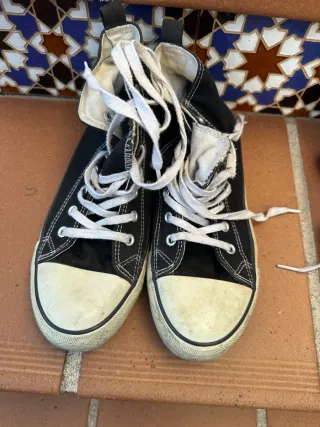 3 pares de zapatillas  1 de ellas comverse