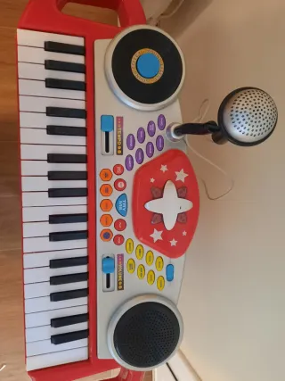 Piano infantil con micrófono y soporte