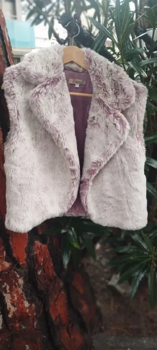 Chaleco rosa sintético peludo
