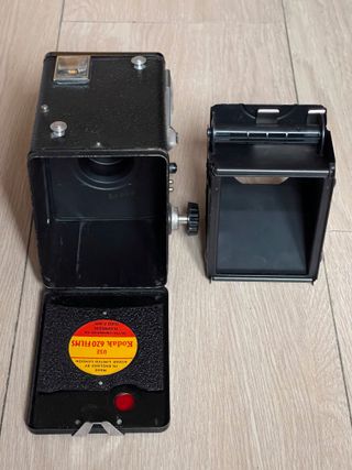 Cámara de cajón Kodak Brownie SIX-20 Model E