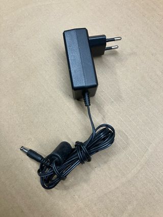 Cargador de Corriente Negro