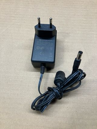 Cargador de Corriente Negro