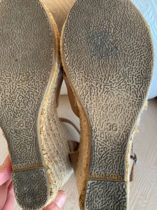 Sandálias Sfera bege e castanhas