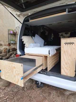 Mueble camper hecho a medida. Precio a concretar.