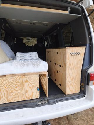 Mueble camper hecho a medida. Precio a concretar.