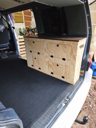 Mueble camper hecho a medida. Precio a concretar.