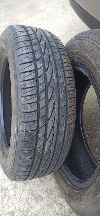 Neumáticos 195/65/15 casi nuevos.