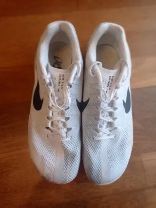 Zapatillas Nike Atletismo Grises Blancas con clavo