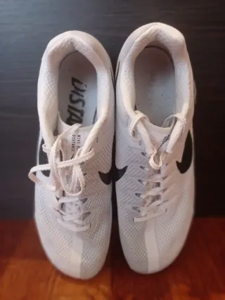 Zapatillas Nike Atletismo Grises Blancas con clavo