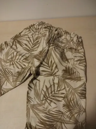 Bermuda niño estampado hojas