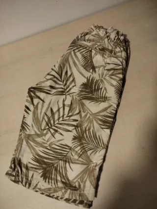 Bermuda niño estampado hojas