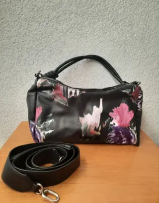 Bolso Desigual floral negro y multicolor