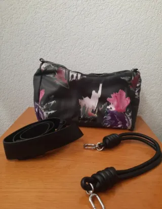Bolso Desigual floral negro y multicolor