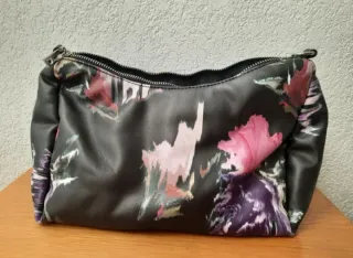 Bolso Desigual floral negro y multicolor