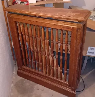 Cubreradiador de madera rústico