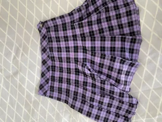 Falda de cuadros morada y negra