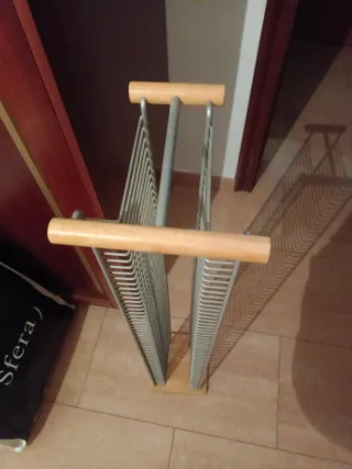 Mueble auxiliar CDs metal y madera