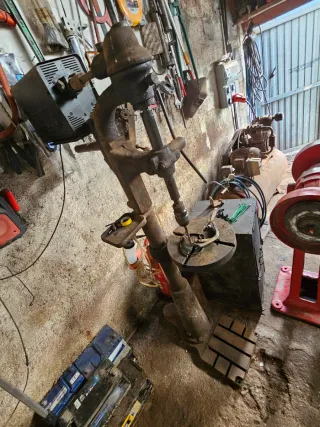 Taladro de columna antiguo