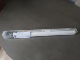 3 Tende plissettate, 4 a rullo di colore bianco.