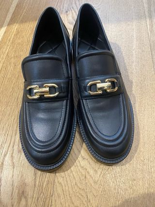 Mocasines Zara Negros con Hebilla Dorada