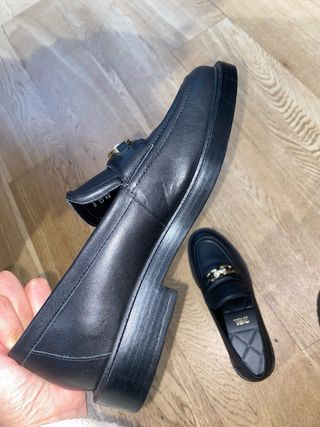 Mocasines Zara Negros con Hebilla Dorada