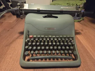 Máquina de escribir Olivetti Lexicon 80