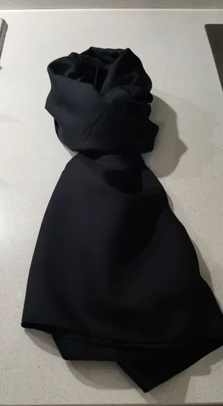 Foulard quadrato nero effetto seta